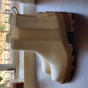 Sorel Joan Now Chelsey Boots